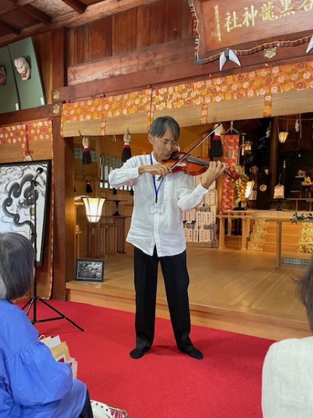大谷渉さんのバイオリンの奉納演奏