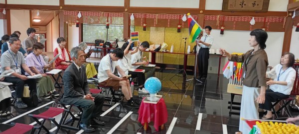 小国旗とカード国旗掲揚